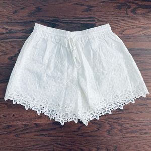 Boden Embroidered Flower white mini shorts NWOT Sz S